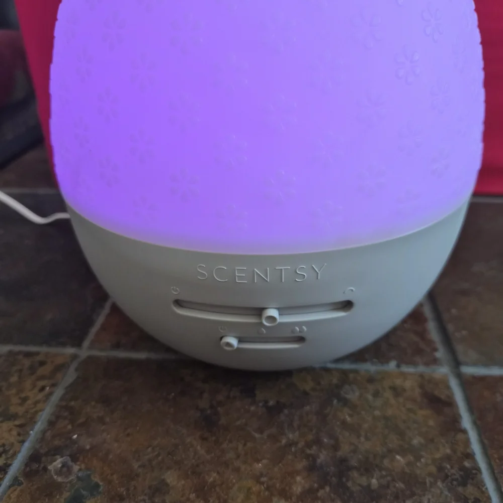 Scentsy White Floral Ceramic Diffuser